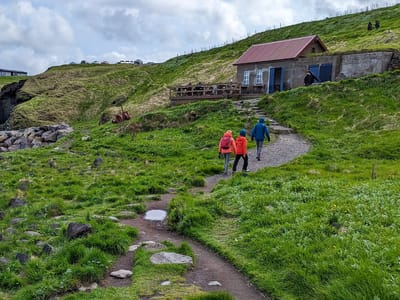 Snæfellsnes Peninsula - Arnastapi: Approaching the Fjöruhúsið Café