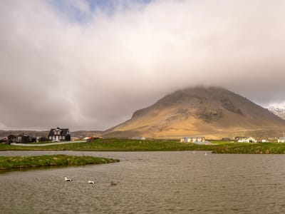 Snæfellsnes Peninsula - Arnastapi: Amtmannshúsið black house across the pond