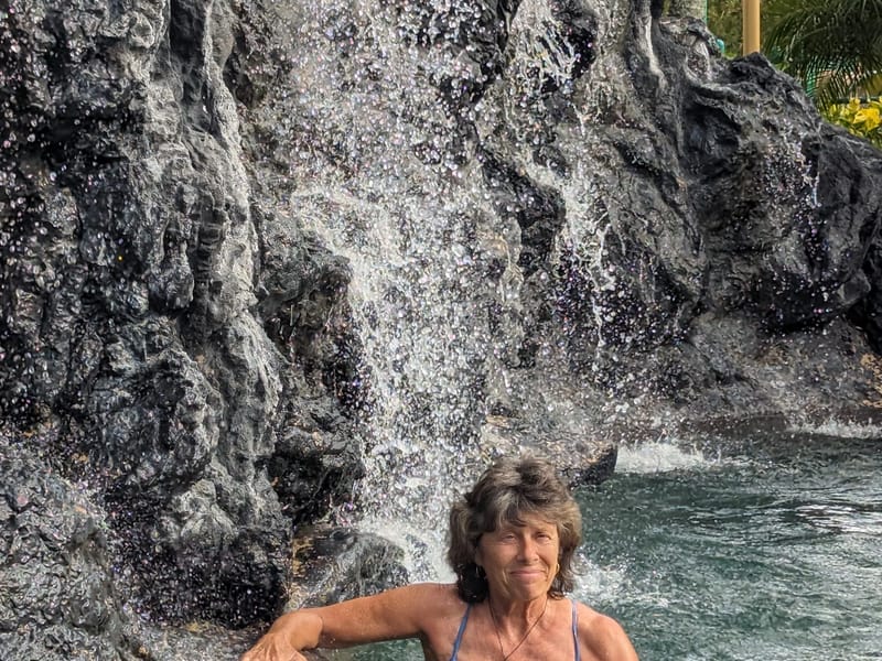 Cliffs at Princeville pool