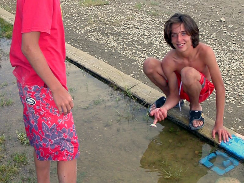Kids at Wall Drug 'Mount Rushmore'