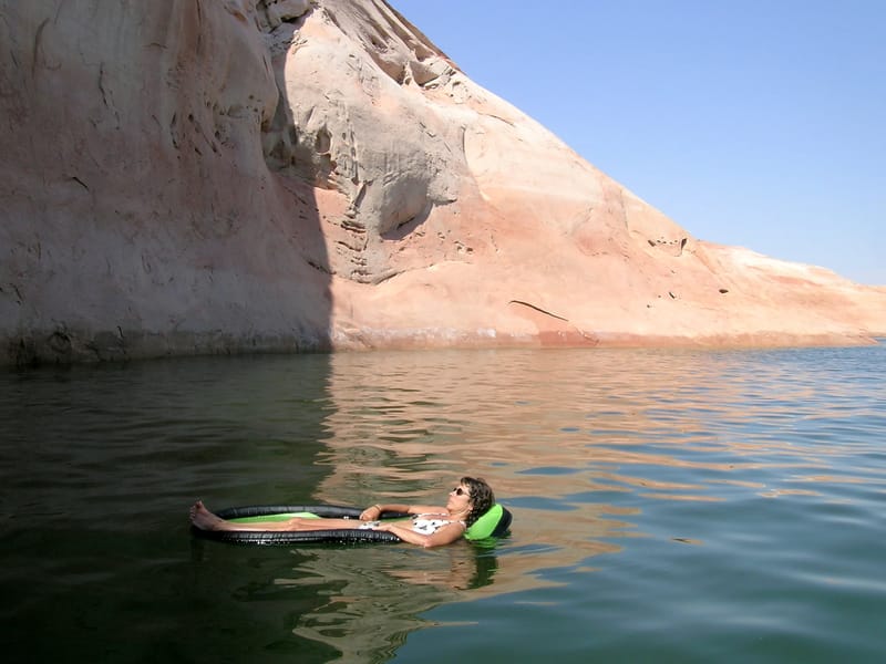 Lolo demonstrating use of the float