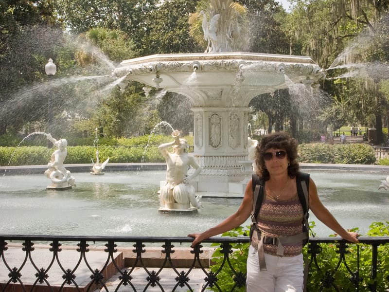 Lolo with Forsyth Park fountain