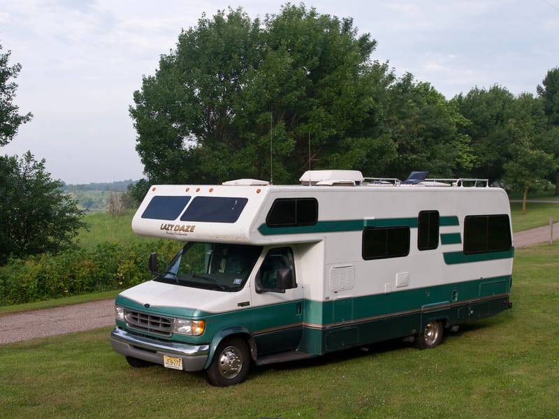 Lake Anita camping on lawn