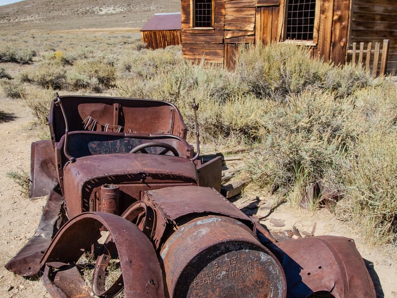 Bodie Rusted Car with Cabin
