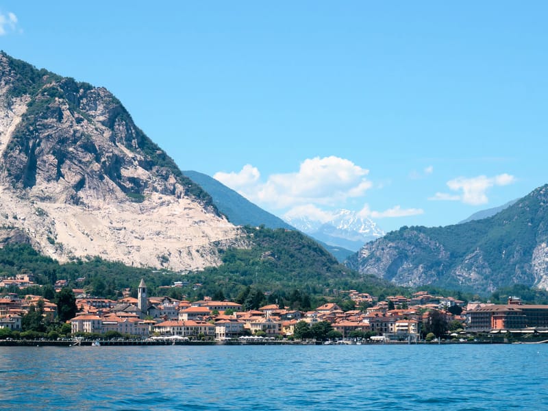 Cruising Borromean Bay