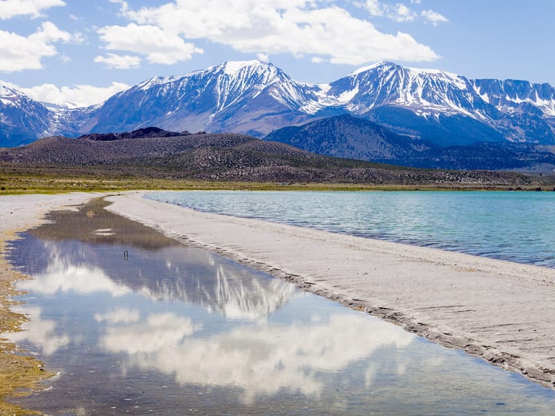 Stroll on Mono Lake south shore