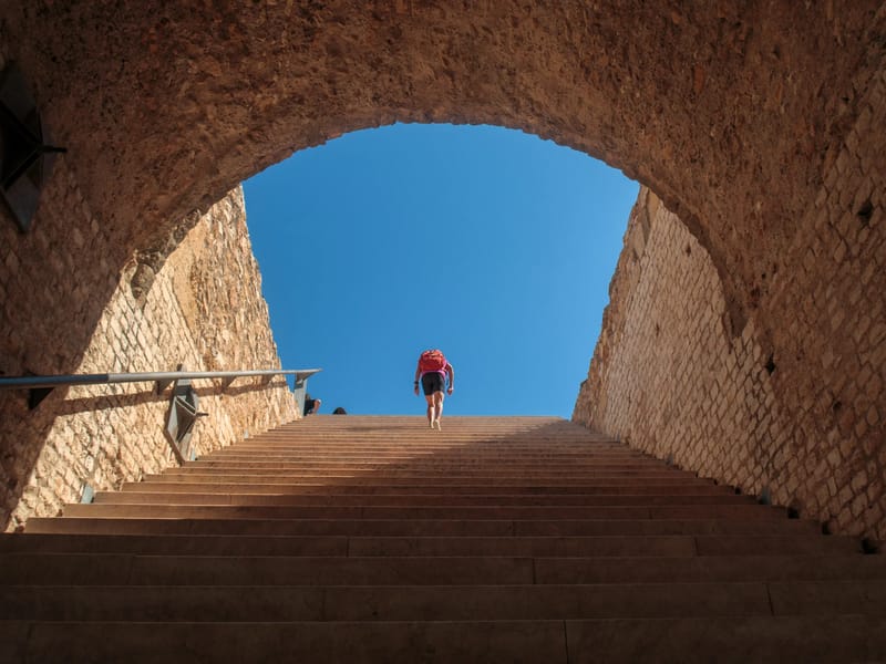 Lolo walking in the footsteps of an ancient Roman gladiator