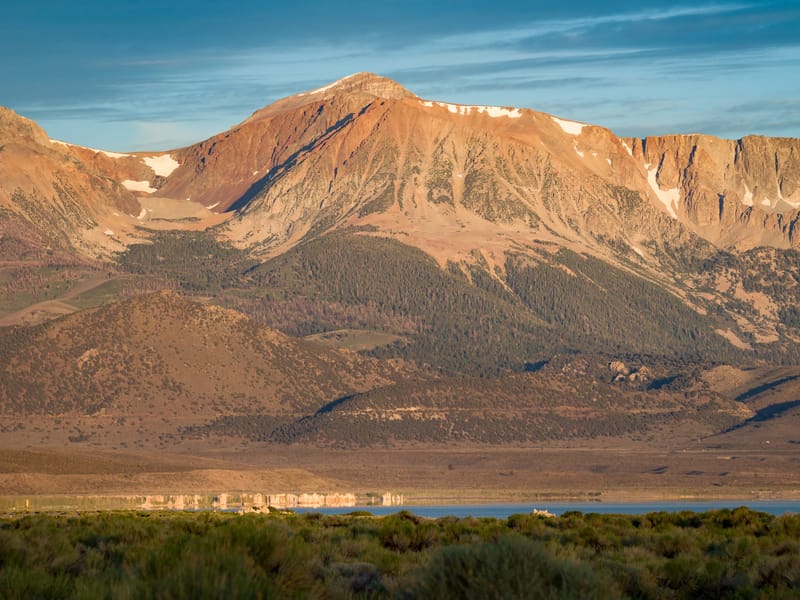Morning view of Mono Lake tiny tufas