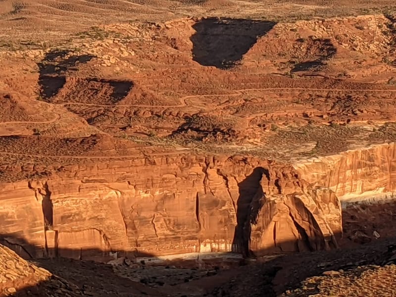 David and Goliath battle on the sandstone cliffs