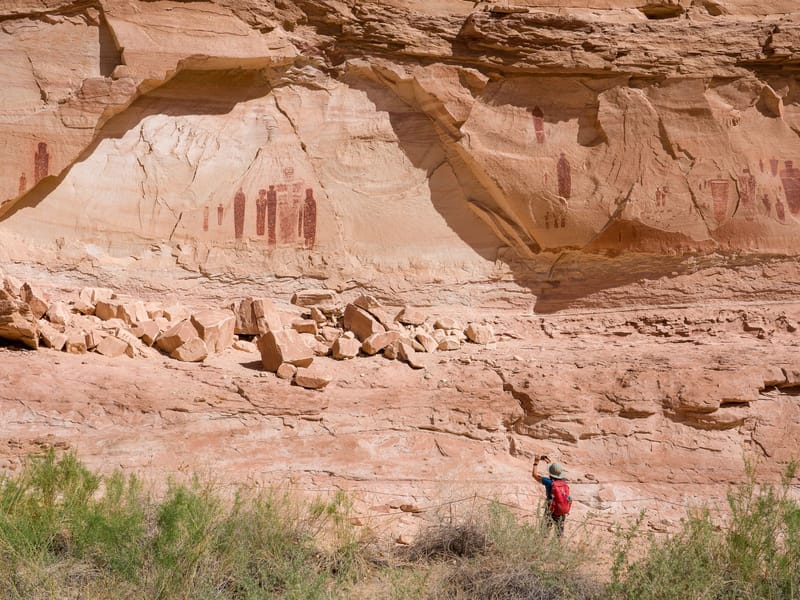 Lolo approaches the Great Gallery